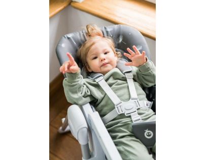 MoMi Jídelní židlička Gwaju světle šedá