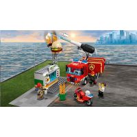 LEGO® City 60214 Záchrana burgrárny 6