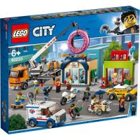 LEGO City Town 60233 Otevření obchodu s koblihami 6