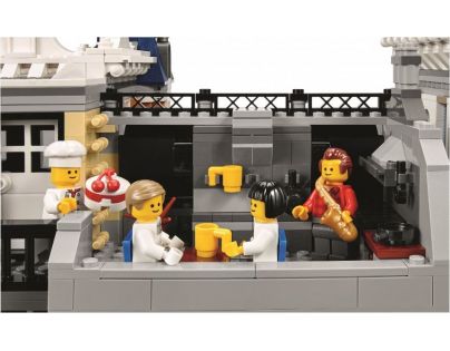 LEGO® Creator Expert 10255 Shromáždění na náměstí