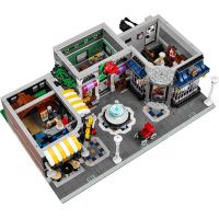 LEGO® Creator Expert 10255 Shromáždění na náměstí 4