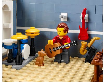 LEGO® Creator Expert 10255 Shromáždění na náměstí