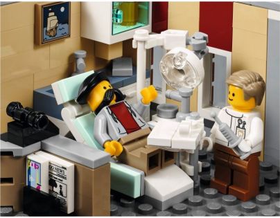LEGO® Creator Expert 10255 Shromáždění na náměstí