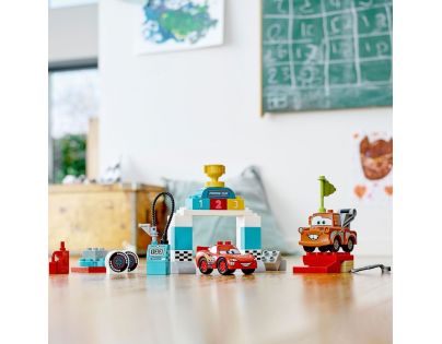 LEGO® DUPLO® Cars™ 10924 Závodní den Bleska McQueena