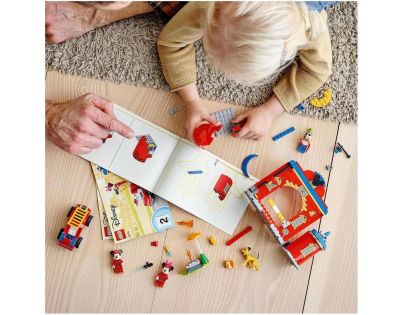 LEGO® Disney ™ Mickey and Friends 10776 Hasičská stanice a auto Mickeyho přátel