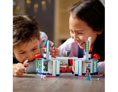 LEGO® Friends 41448 Kino v městečku Heartlake