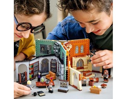 LEGO® Harry Potter™ 76382 Kouzelné momenty z Bradavic: Hodina přeměňování