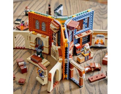 LEGO® Harry Potter™ 76385 Kouzelné momenty z Bradavic: Hodina kouzelných formulí