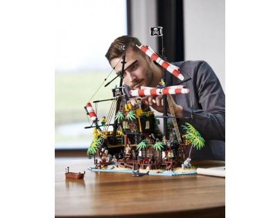 LEGO Ideas 21322 Pirates of Barracuda Bay