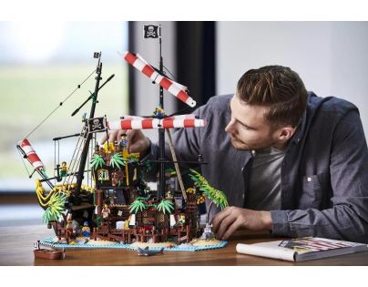 LEGO Ideas 21322 Pirates of Barracuda Bay