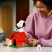 LEGO® Ideas 21368 Peanuts: Snoopyho bouda 4