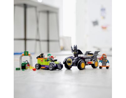 LEGO® Super Heroes 76180 Batman™ vs. Joker™ Honička v Batmobilu