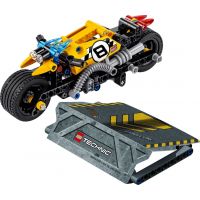 LEGO Technic 42058 Motorka pro kaskadéry 2