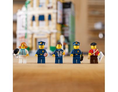 LEGO® ICONS 10278 Policejní stanice