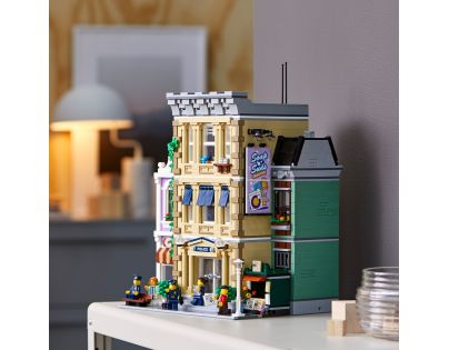 LEGO® ICONS 10278 Policejní stanice