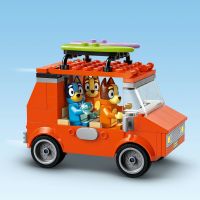 LEGO® Bluey 11202 Bluey a rodinný výlet autem na pláž 6