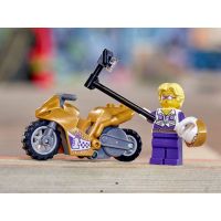 LEGO® City 60309 Kaskadérská motorka se selfie tyčí 6