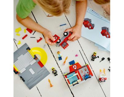 LEGO® City 60375 Hasičská stanice a auto hasičů