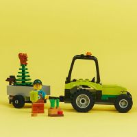 LEGO® City 60390 Traktor v parku 5