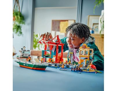 LEGO® City 60422 Přístav s nákladní lodí