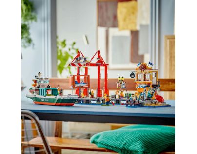 LEGO® City 60422 Přístav s nákladní lodí