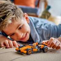 LEGO® City 60442 Jezdec F1® se závodním vozem McLaren 3