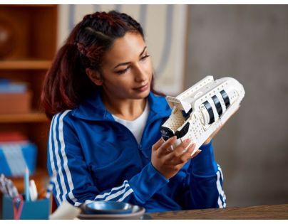 LEGO® ICONS 10282 adidas Originals Superstar