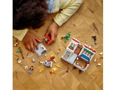 LEGO® Creator 31131 Bistro s nudlemi v centru města