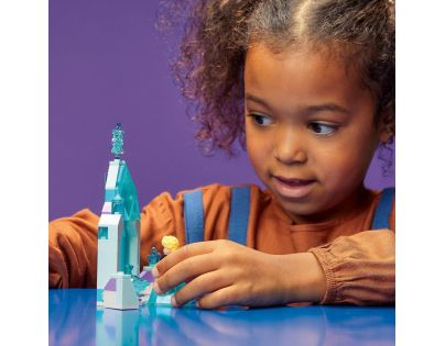 LEGO® Disney Ledové království 43199 Elsa a zámecké nádvoří