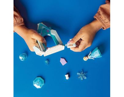 LEGO® Disney Ledové království 43199 Elsa a zámecké nádvoří