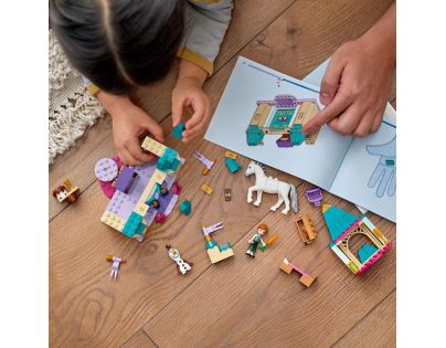 LEGO® Disney Ledové království 43204 Zábava na zámku s Annou a Olafem