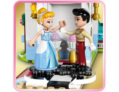 LEGO® Disney Princess 43275 Popelčin zámek a kočár s koňmi