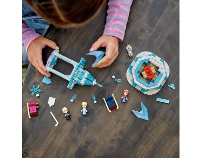 LEGO® Disney Princess™ 43218 Kouzelný kolotoč Anny a Elsy