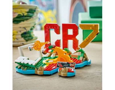 LEGO® Editions 43012 Cristiano Ronaldo – Hvězdné momenty fotbalu