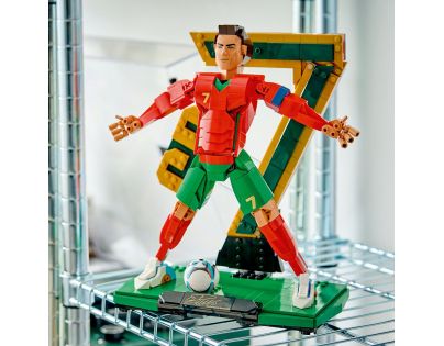 LEGO® Editions 43016 Cristiano Ronaldo – Fotbalová legenda