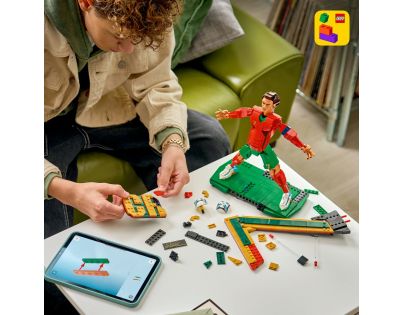 LEGO® Editions 43016 Cristiano Ronaldo – Fotbalová legenda