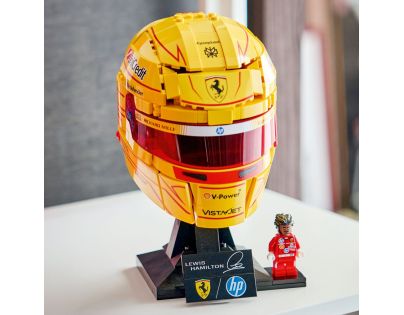 LEGO® Editions 43022 Helma Lewis Hamilton ze Scuderia Ferrari HP