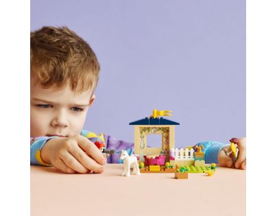 LEGO® Friends 41696 Čištění poníka ve stáji