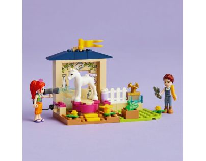 LEGO® Friends 41696 Čištění poníka ve stáji