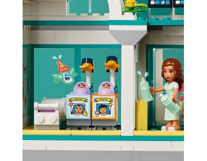 LEGO® Friends 42621 Nemocnice v městečku Heartlake