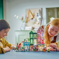 LEGO® Friends 42670 Apartmány a obchody v městečku Heartlake 3