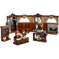 LEGO® Harry Potter™ 76442 Bradavický hrad Hodina kouzelných formulí 2