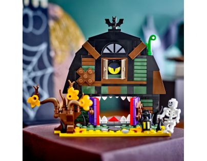 LEGO® Iconic 40721 Halloweenská stodola