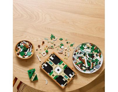 LEGO® Icons 10359 Zahrada s fontánou - Poškozený obal