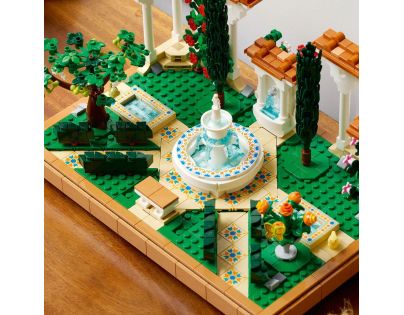 LEGO® Icons 10359 Zahrada s fontánou - Poškozený obal