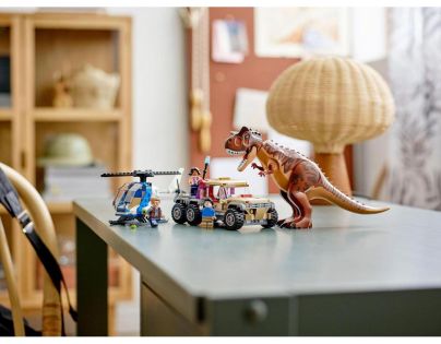 LEGO® Jurassic World™ 76941 Hon za Carnotaurem