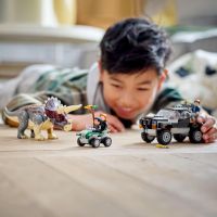 LEGO® Jurassic World™ 76950 Útok Triceratopse na pick-up 3
