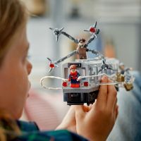 LEGO® Marvel 76321 Spider-Man vs. Doc Ock: Scéna v metru 5