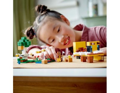 LEGO® Minecraft® 21241 Včelí domek