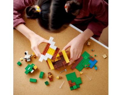 LEGO® Minecraft® 21241 Včelí domek